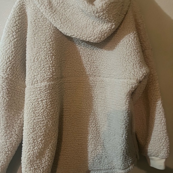 Victoria Secret PINK Sherpa pullover - Picture 3 of 6